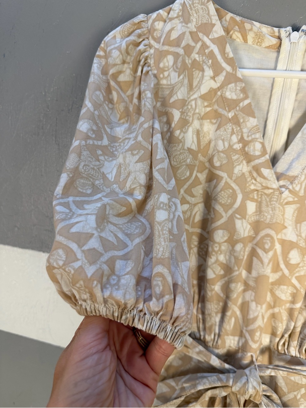 Calvin Klein Beige Floral Puff-Sleeve Midi Dress with Tie Waist - Picture 4 of 8